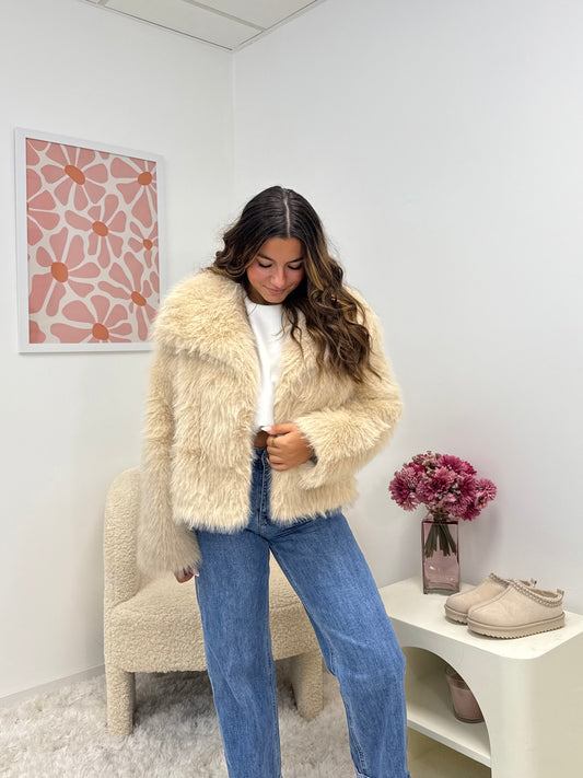 Manteau en fausse fourrure écru