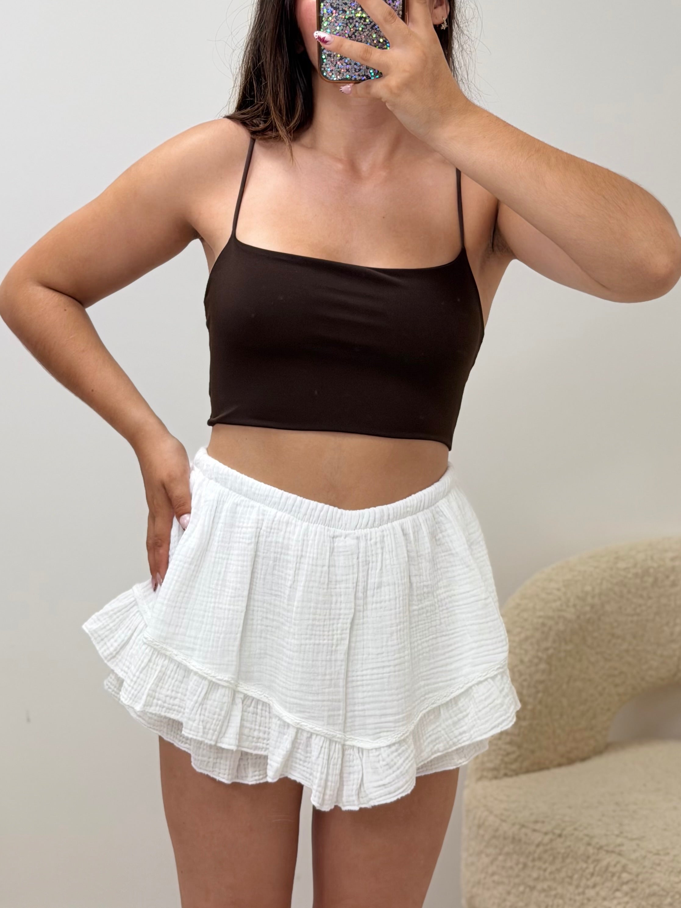 Jupe-short blanc 100% coton taille unique fabriquée en Italie - vue portée - Ds'Clothes