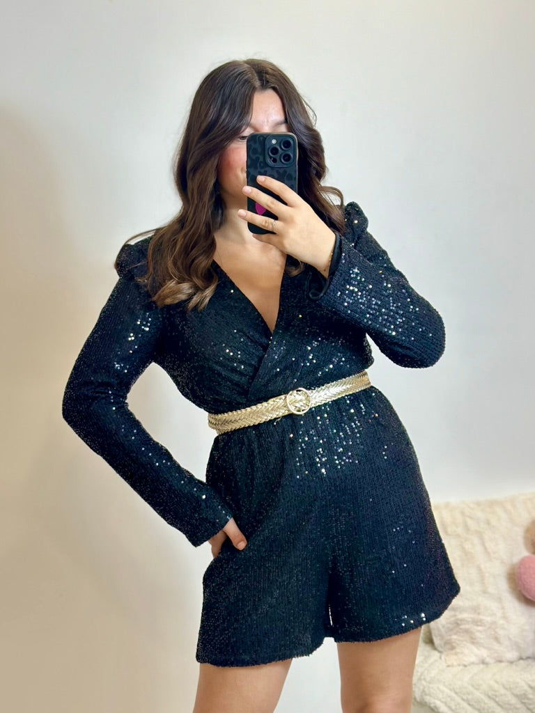 combishort à sequin pour femme, tendance mode pour les fêtes avec ceiinture dorée