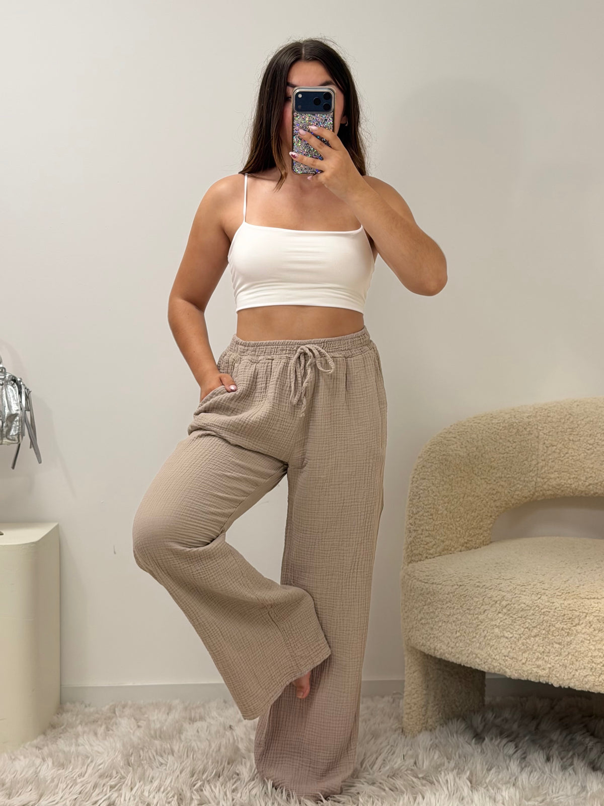 Pantalon Amy taupe 100% coton taille unique fabriqué en Italie - vue portée - Ds'Clothes