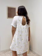 Robe-short citron, détail de la broderie citron